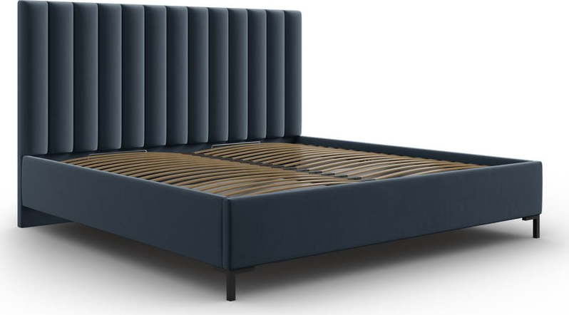 Tmavě modrá čalouněná dvoulůžková postel s úložným prostorem s roštem 160x200 cm Casey – Mazzini Beds Mazzini Beds